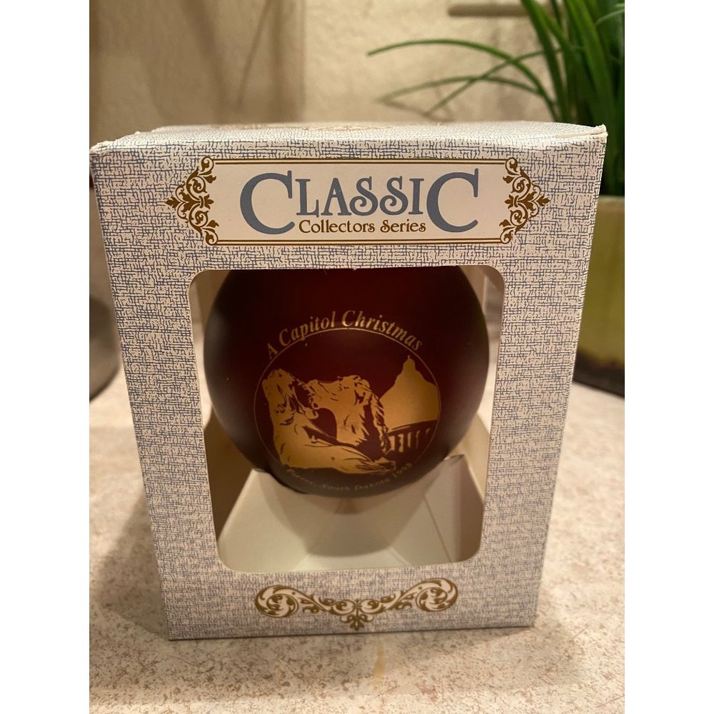 Classic Collectors Series South Dakota State Capitol 1998 Christmas Ornament